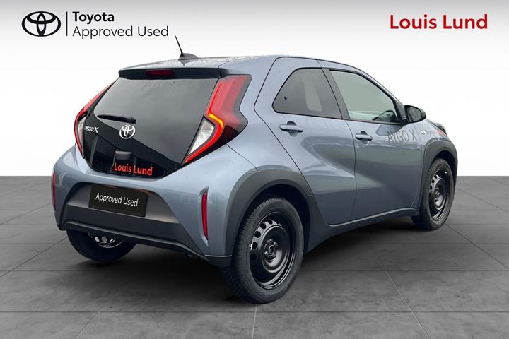 Grå Toyota Aygo X fra 2024