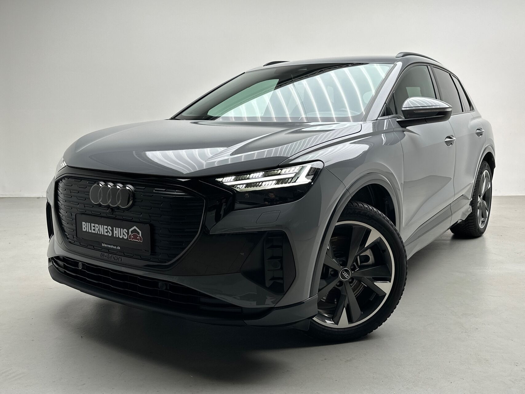 Grå Audi Q4 fra 2024