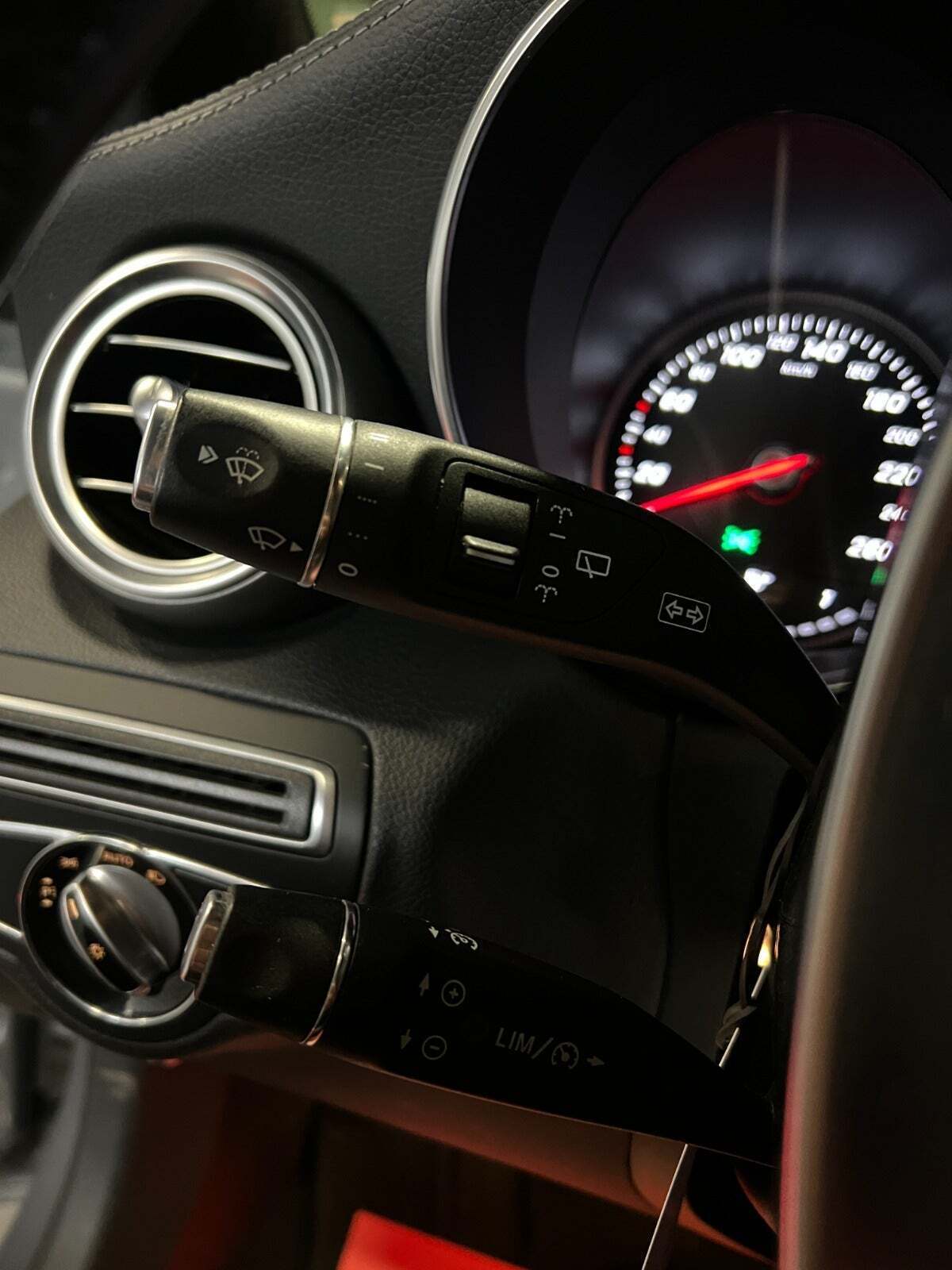 Sort Mercedes C200 fra 2015