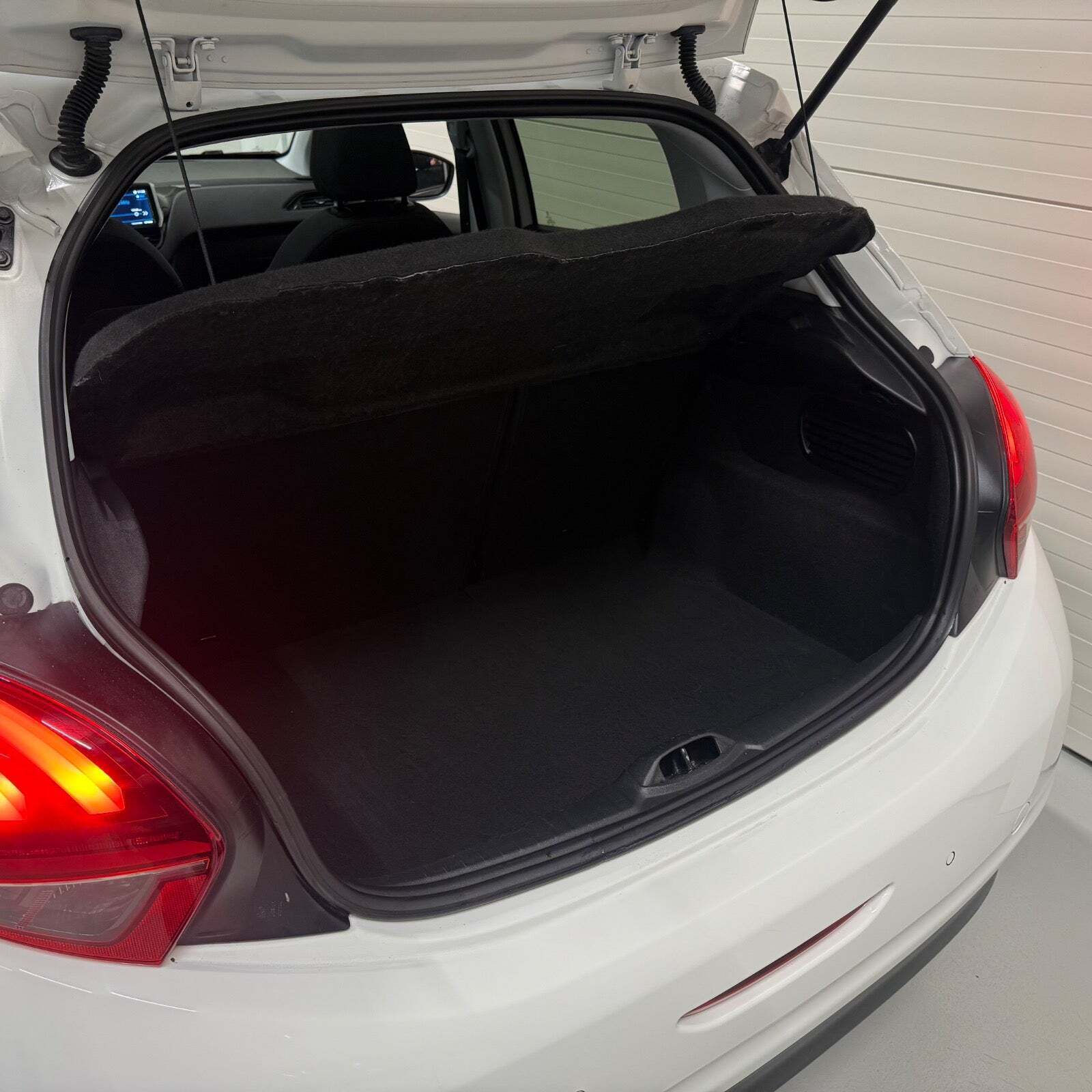 undefined Peugeot 208 fra 2019