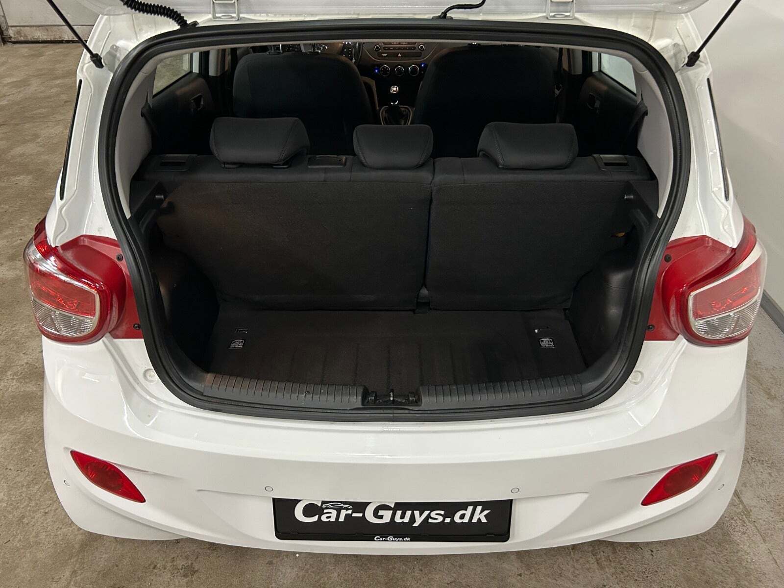 Hvid Hyundai i10 fra 2015