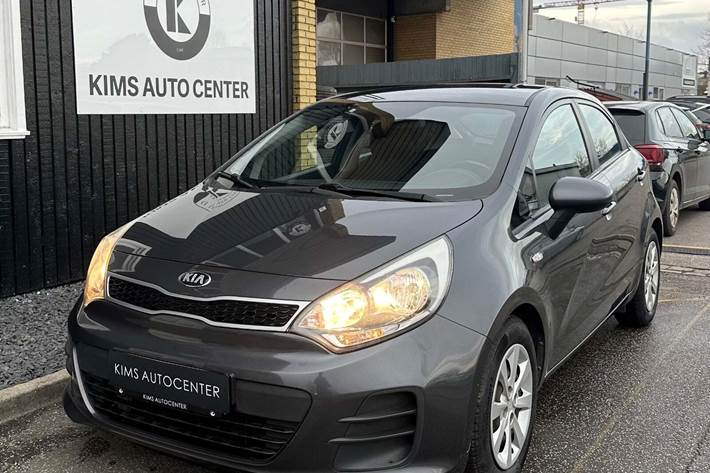 undefined Kia Rio fra 2015 set udefra