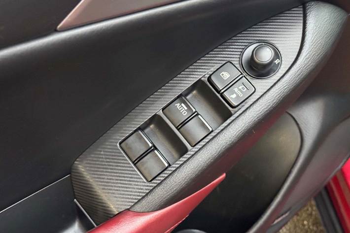 Rød Mazda CX-3 fra 2018