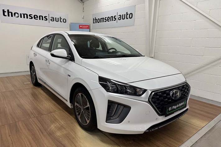 Hvid Hyundai Ioniq fra 2020 set udefra
