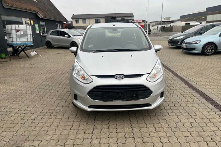 Gul Ford B-MAX fra 2015
