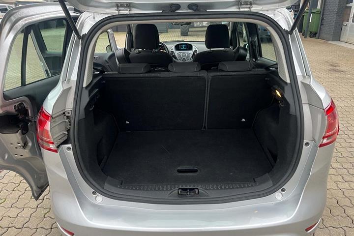 Gul Ford B-MAX fra 2015 set indefra