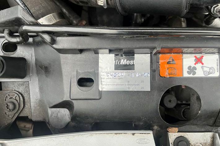 Gul Ford B-MAX fra 2015