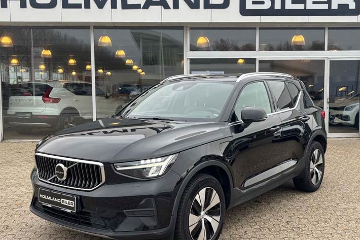 Sort Volvo XC40 fra 2023 set udefra