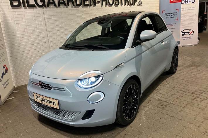 Blå Fiat 500e fra 2022