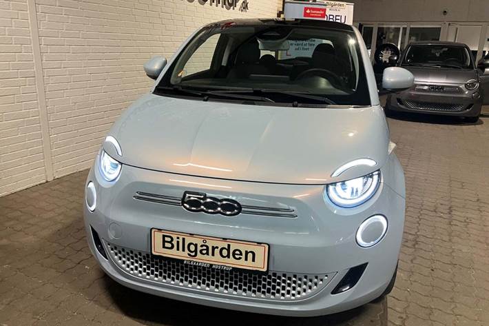 Blå Fiat 500e fra 2022