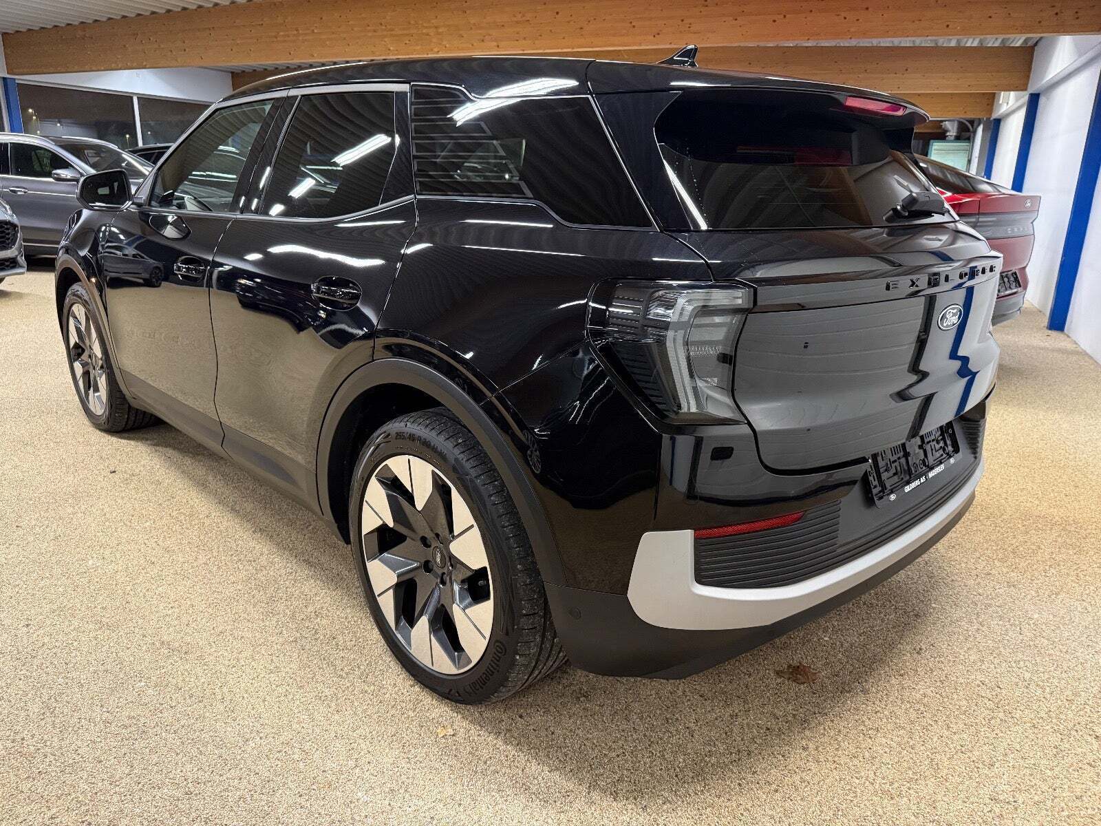 Ford Explorer 82 Premium Extended Range