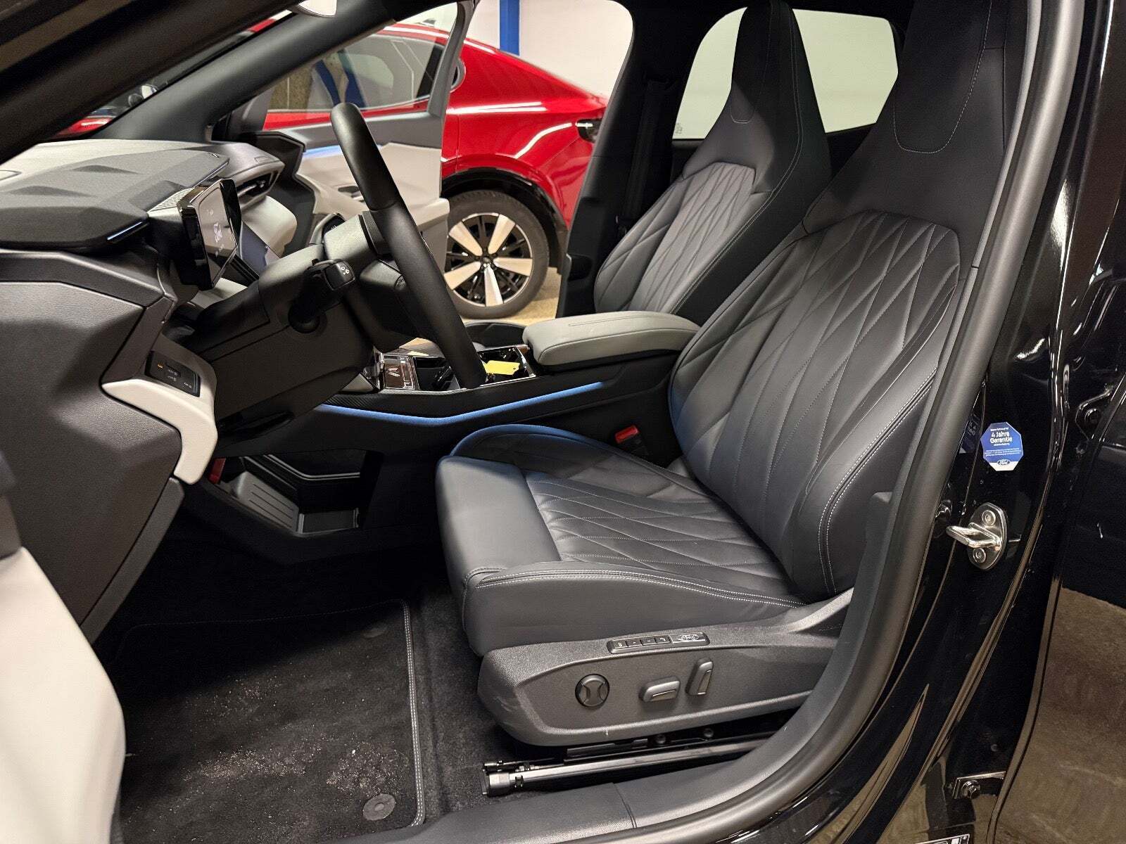 Ford Explorer 82 Premium Extended Range