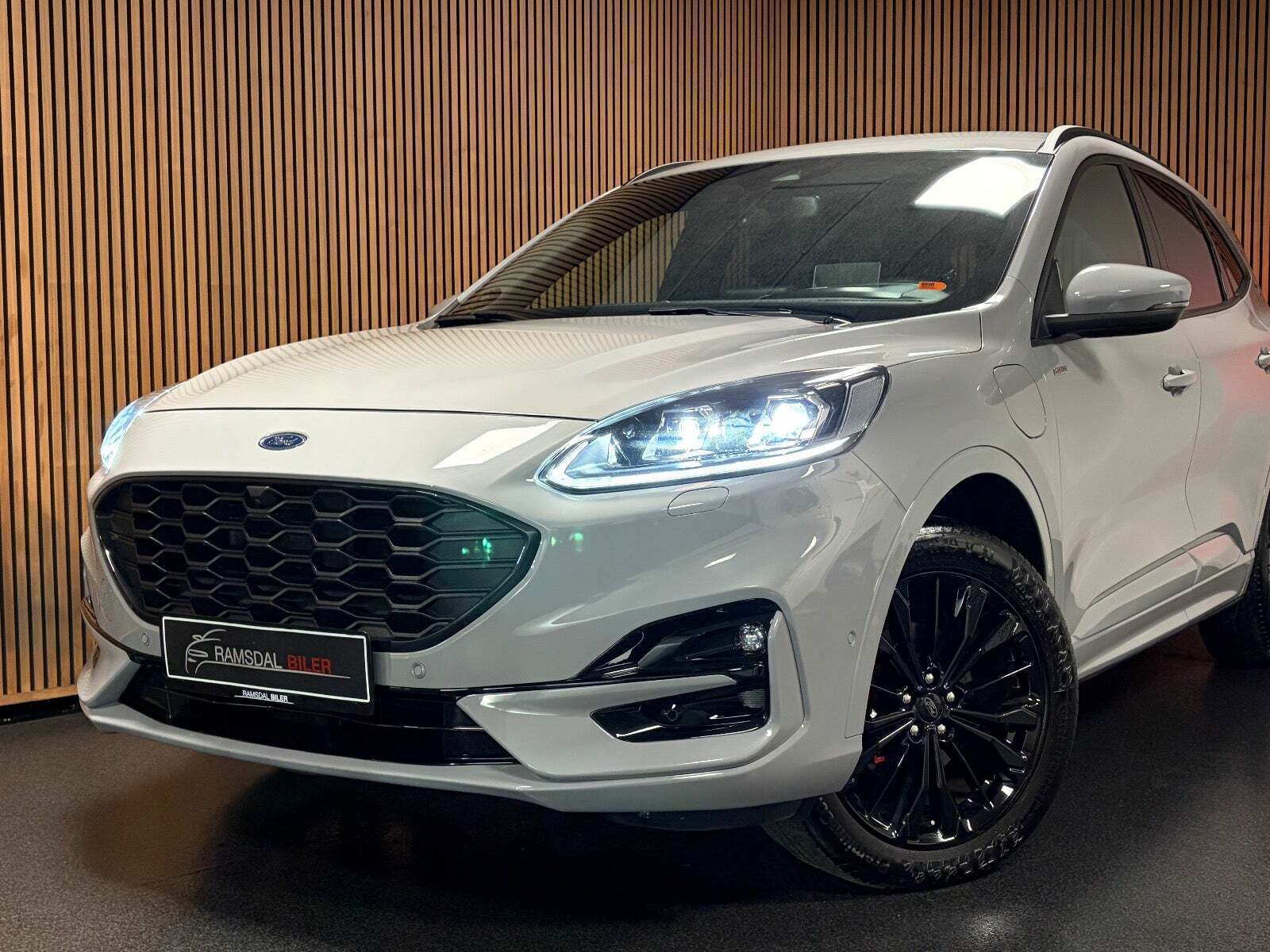 Ford Kuga 2,5 PHEV ST-Line X CVT