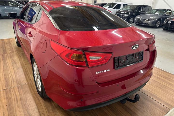 Rød Kia Optima fra 2015