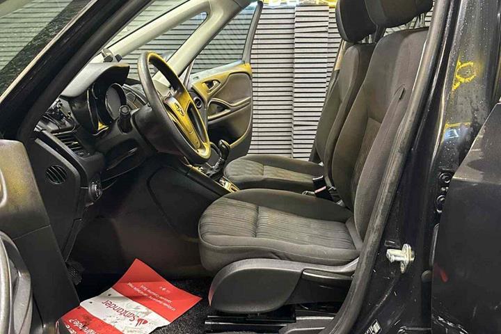 undefined Opel Zafira Tourer fra 2014