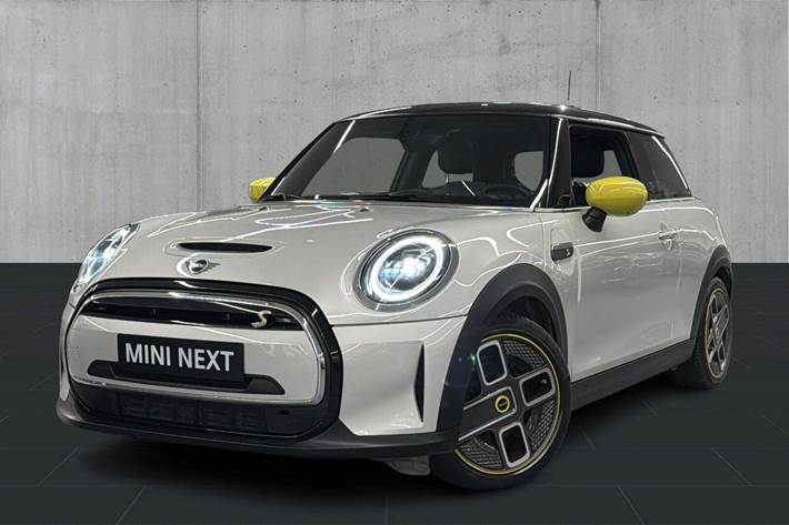 Grå Mini Cooper SE fra 2021 set udefra