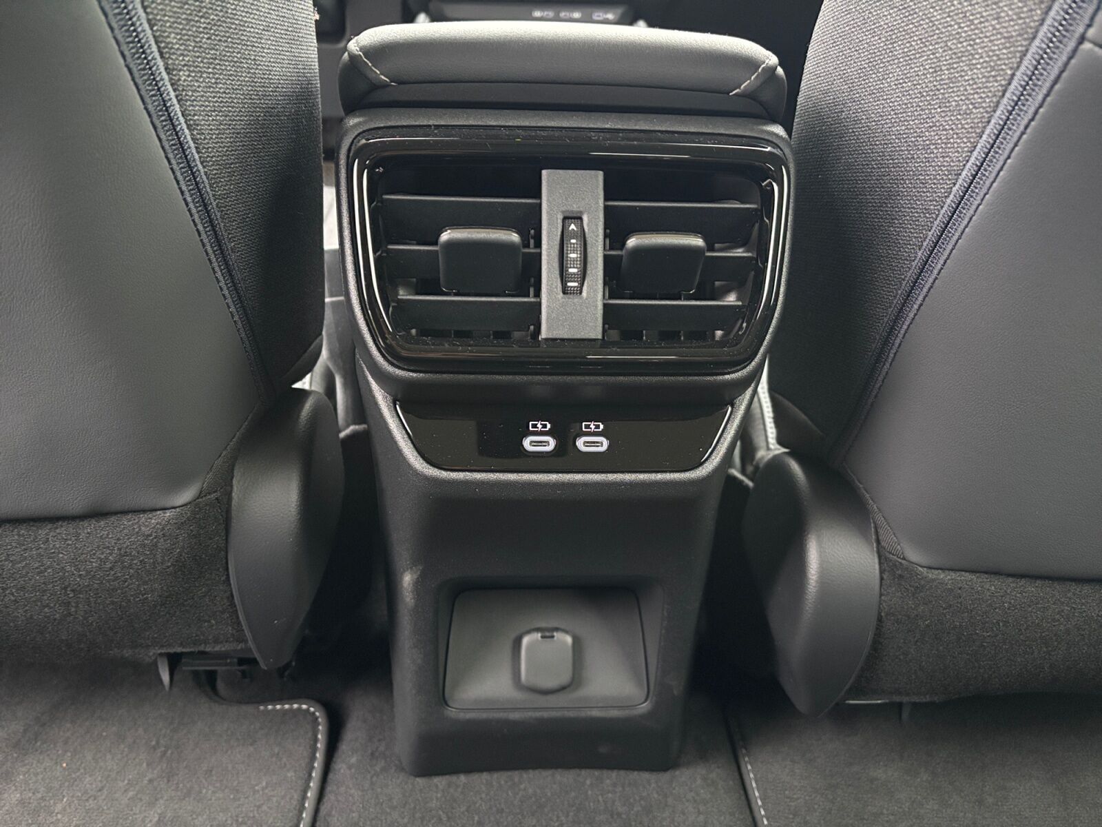 Sort Lexus RZ fra 2025