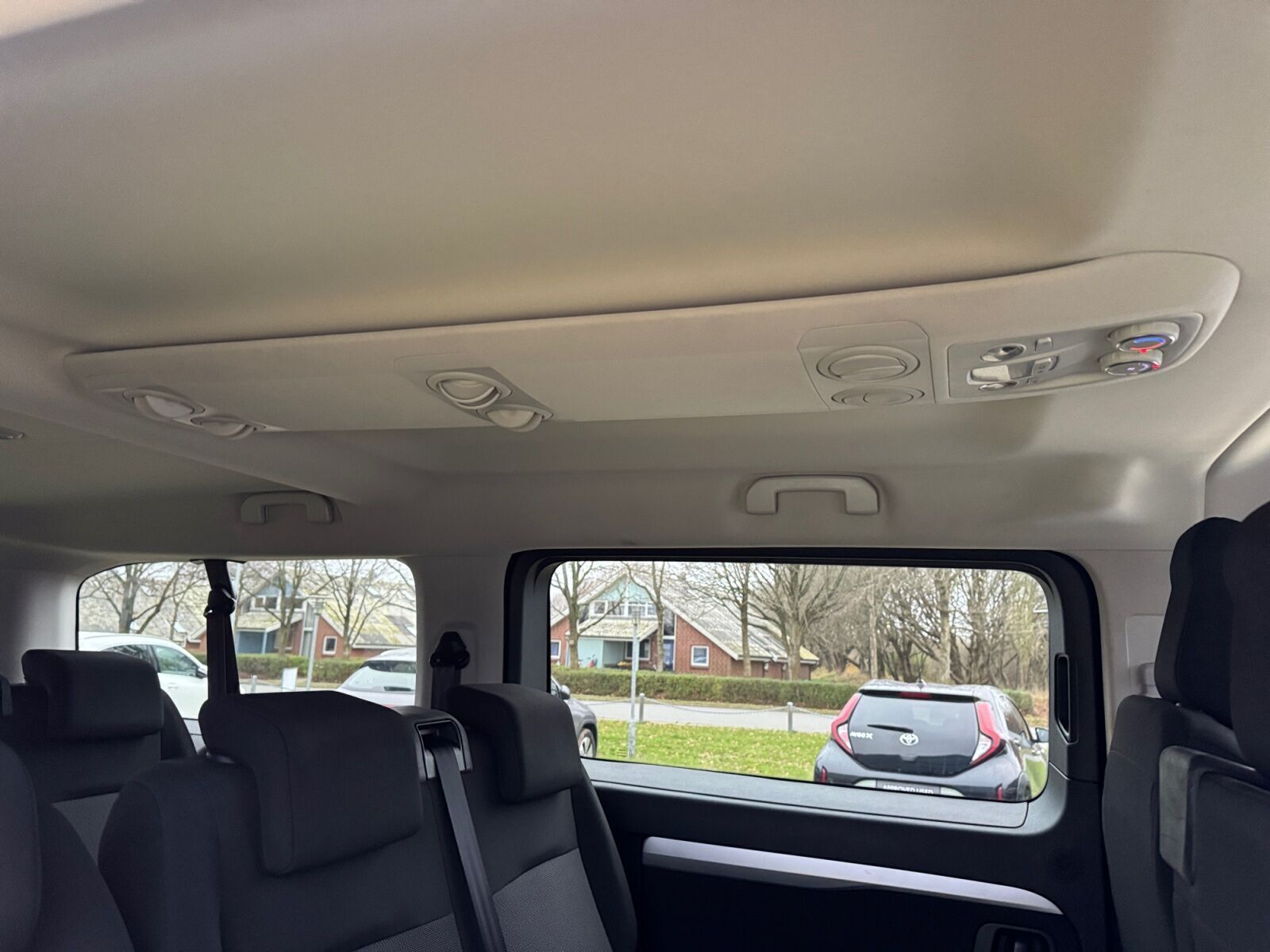 Grå Toyota Proace Verso Electric fra 2024