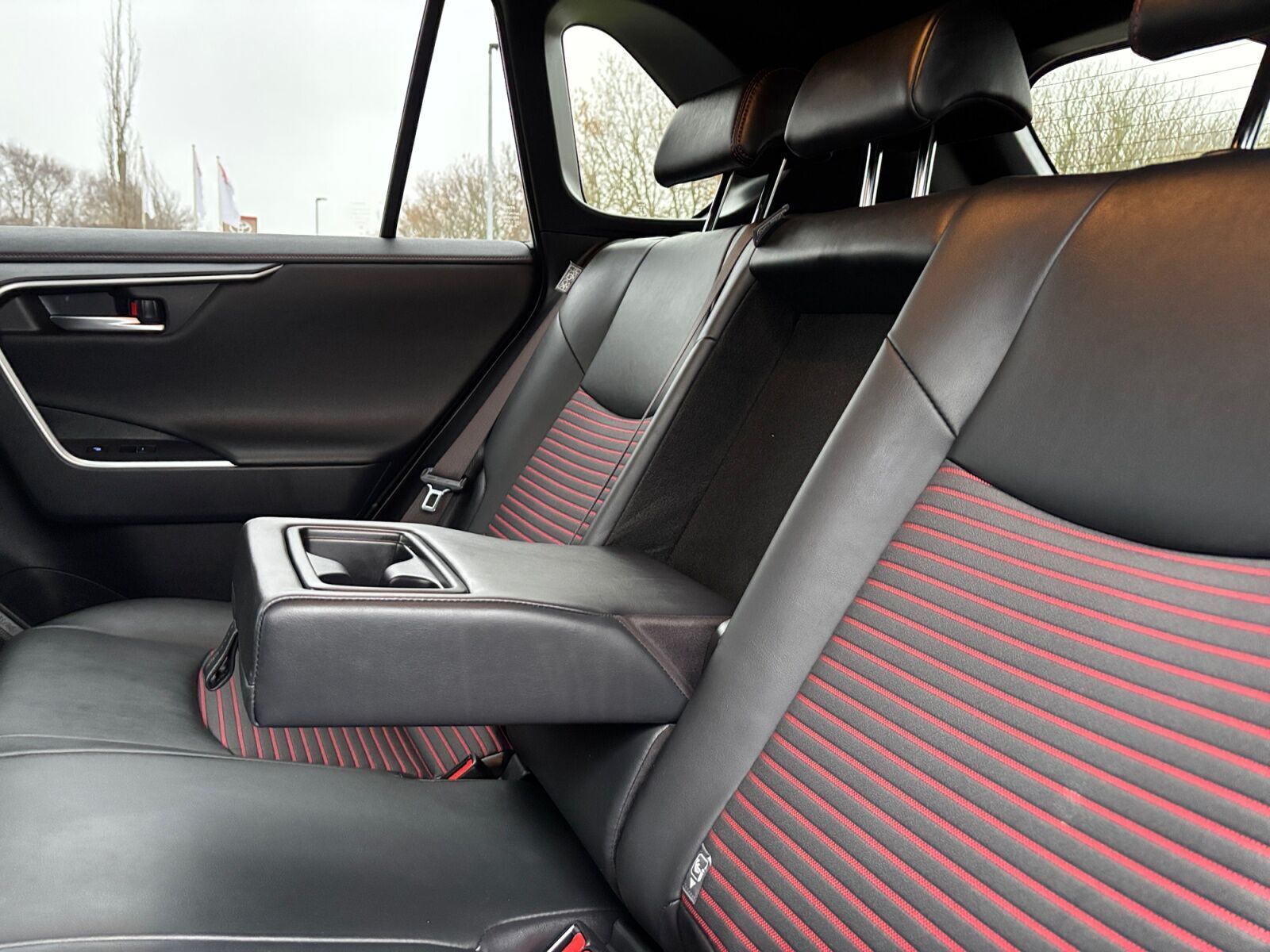 Grå Toyota RAV4 Plug-in fra 2021