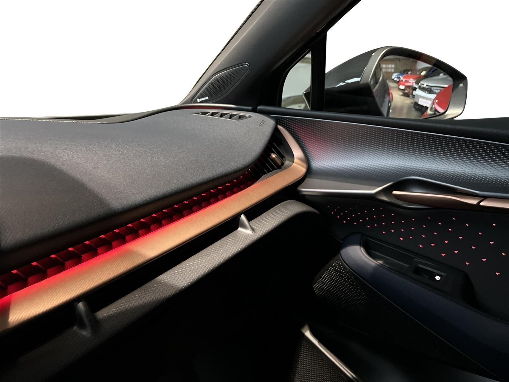 Blå Cupra Tavascan fra 2024