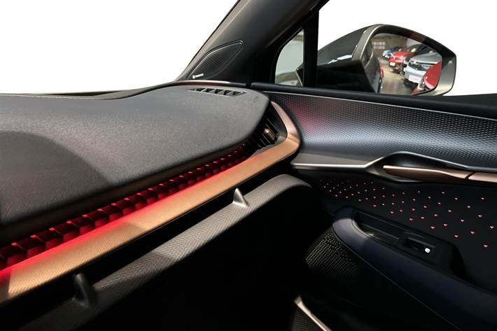 Blå Cupra Tavascan fra 2024