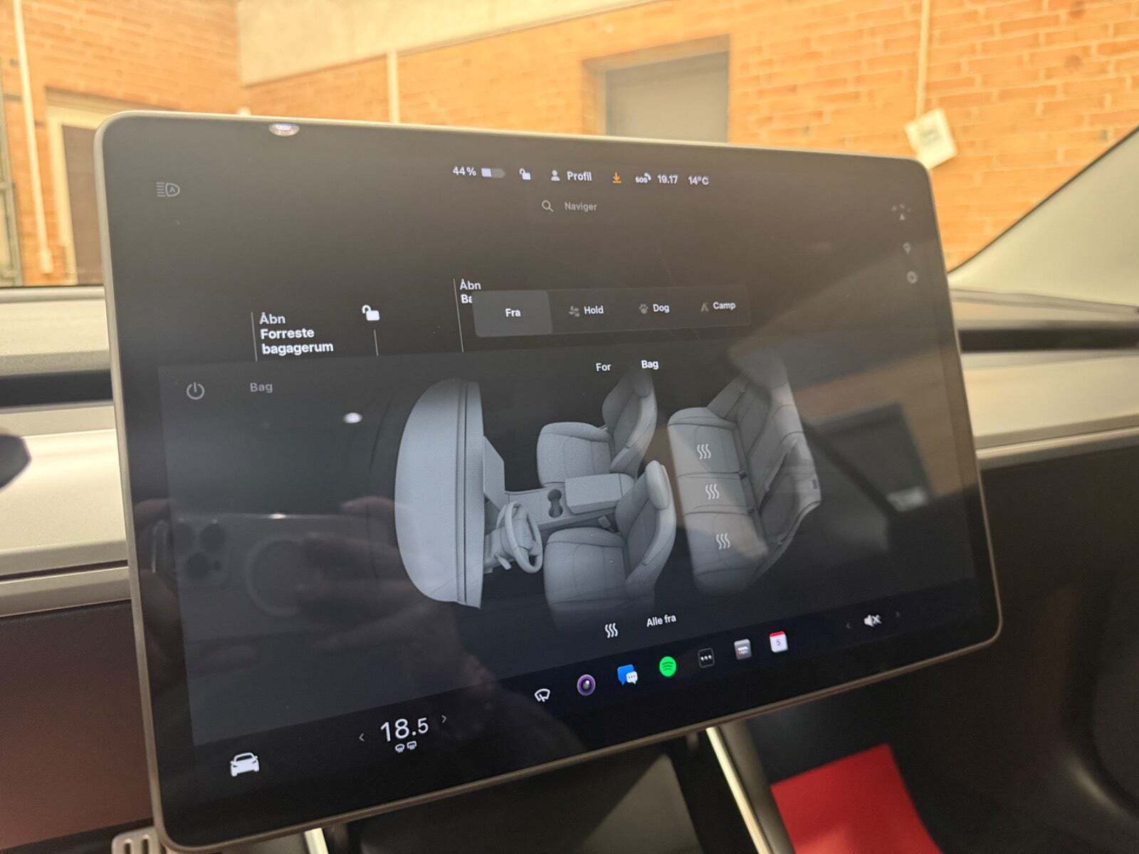 Hvid Tesla Model 3 fra 2020