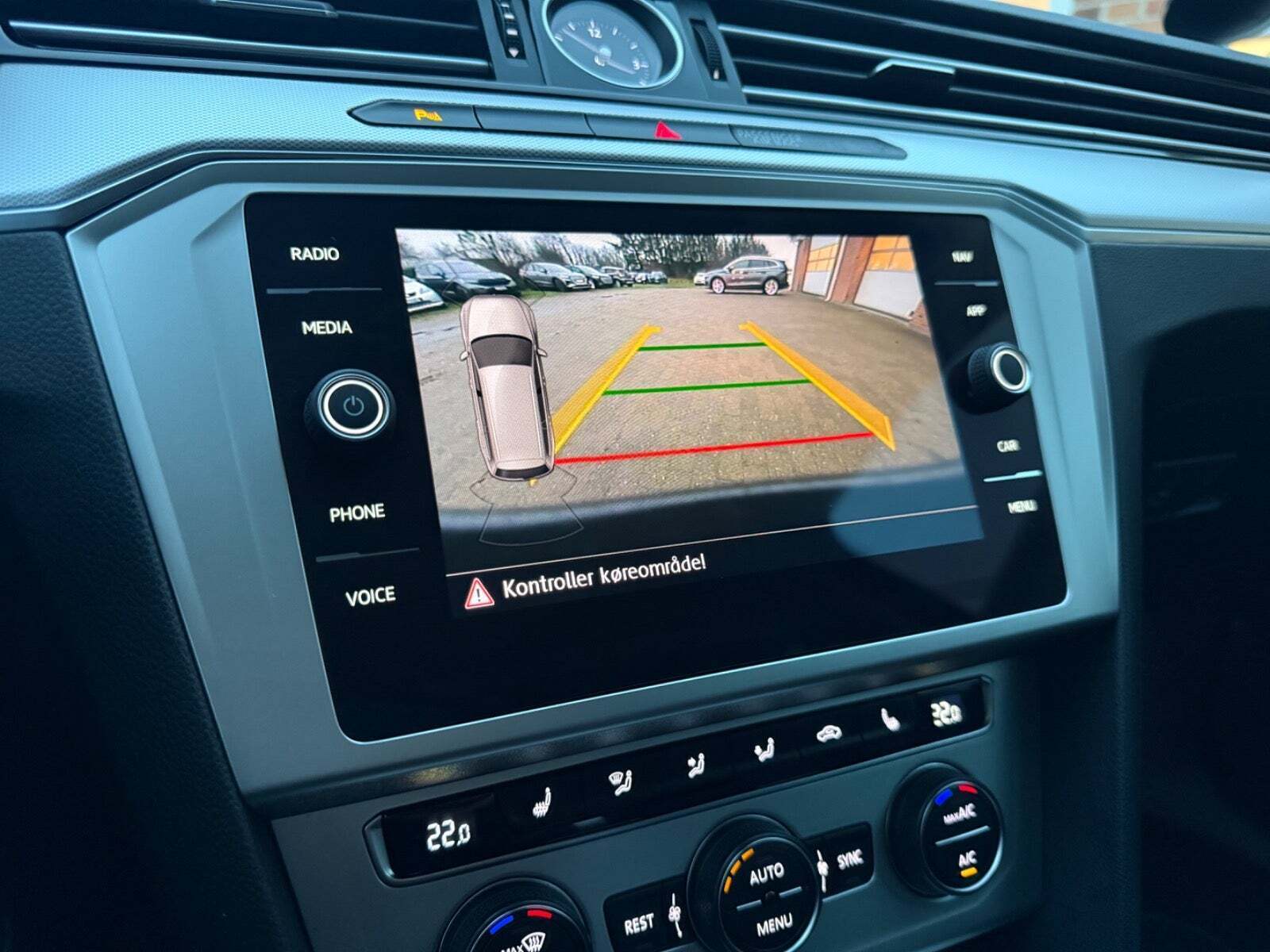 Grå VW Passat fra 2018