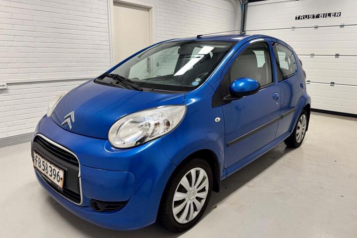 Blå Citroën C1 fra 2011 set udefra