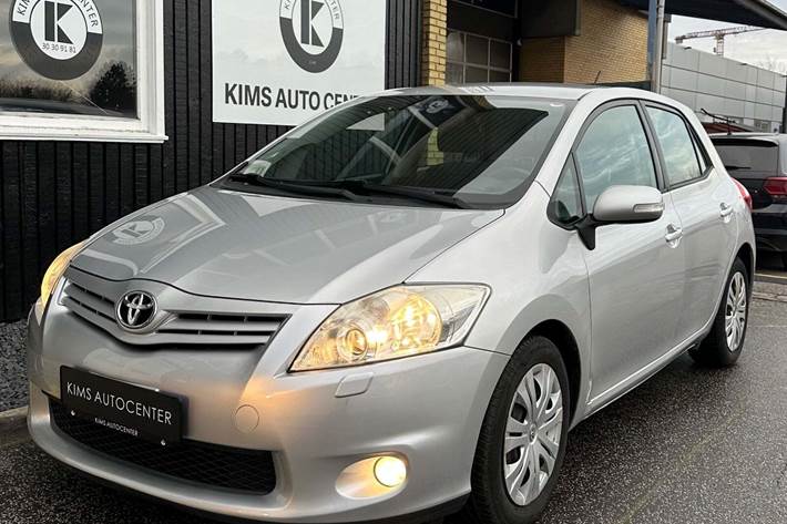 undefined Toyota Auris fra 2011 set udefra