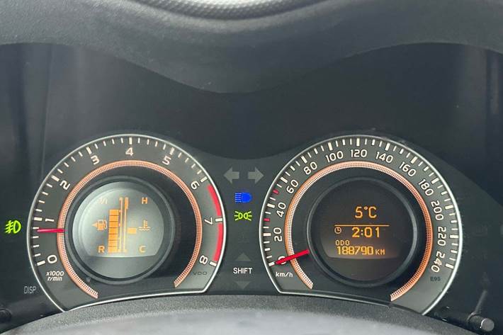 undefined Toyota Auris fra 2011 set indefra