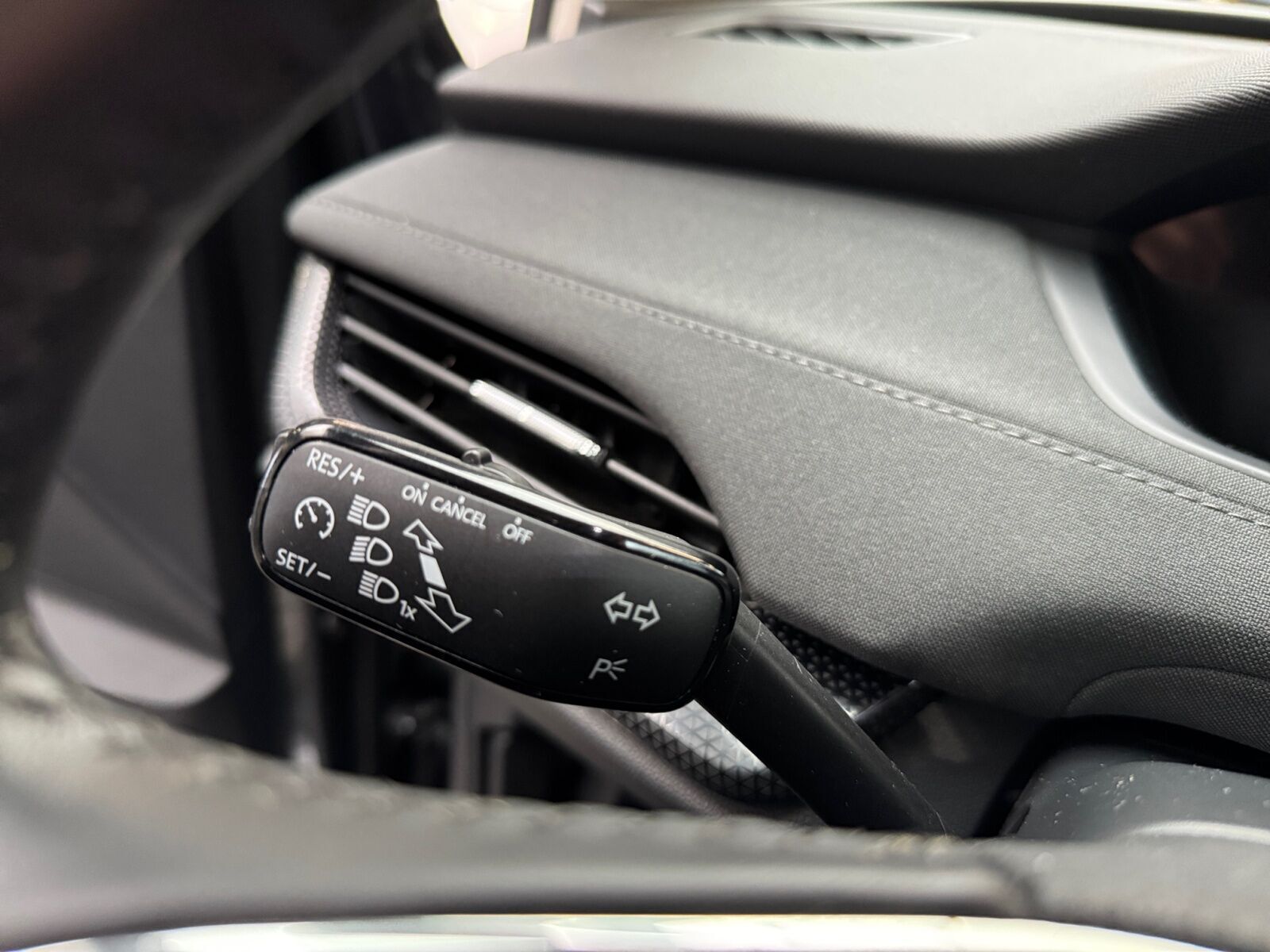 Grå Skoda Enyaq fra 2022