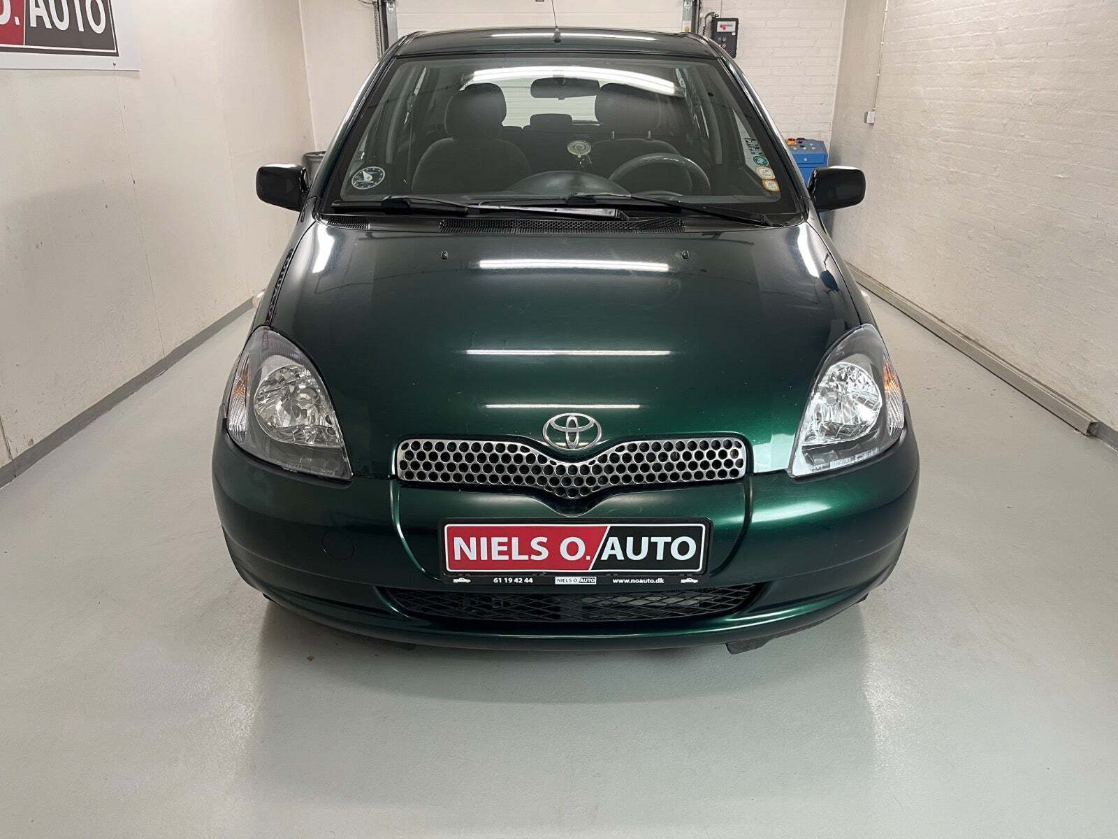 Grøn Toyota Yaris fra 2002