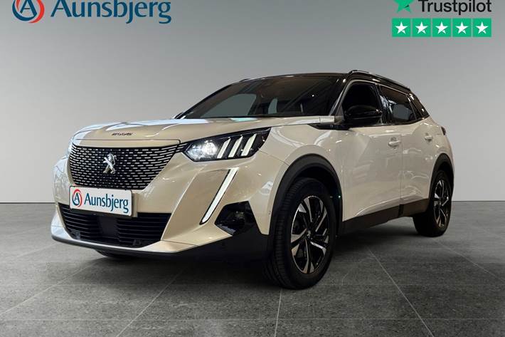 Hvid Peugeot e-2008 fra 2021 set udefra