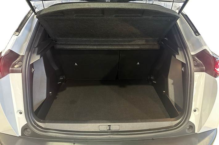 Hvid Peugeot e-2008 fra 2025