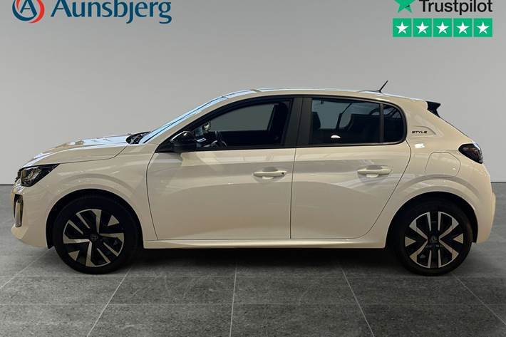 Hvid Peugeot e-208 fra 2025