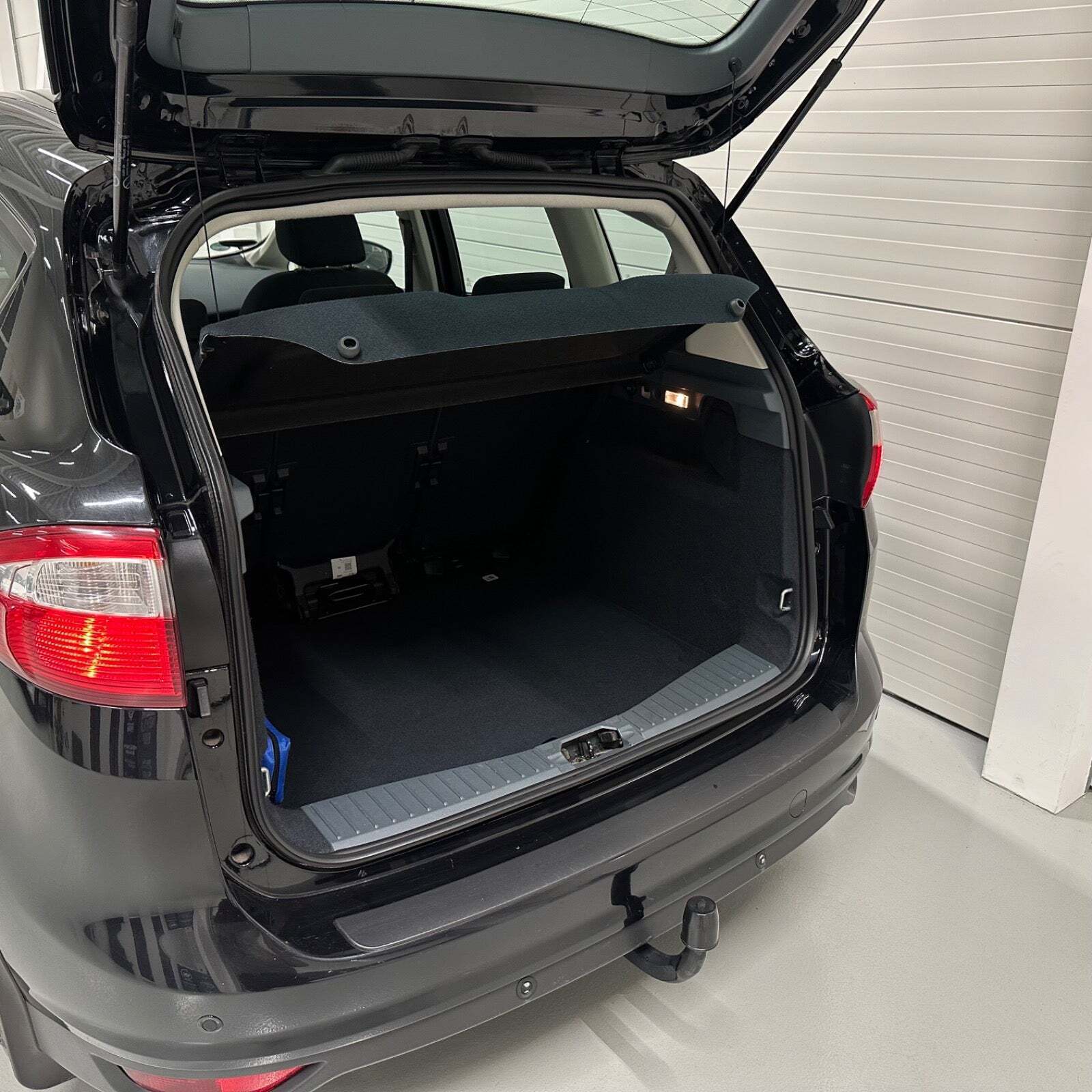 Sort Ford C-MAX fra 2015