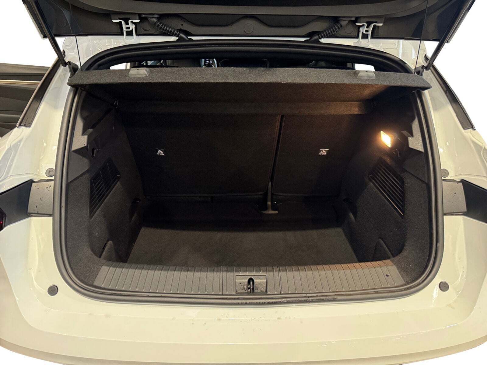 Hvid Renault Megane E-Tech fra 2023