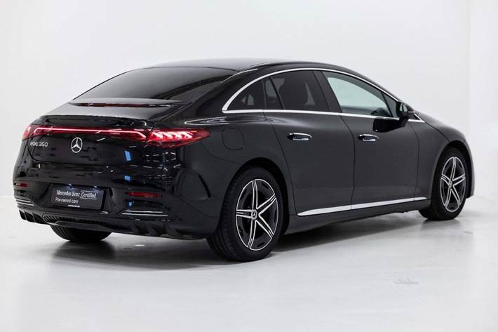 Sort Mercedes EQE350 fra 2024