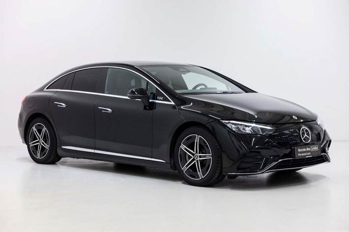 Sort Mercedes EQE350 fra 2024