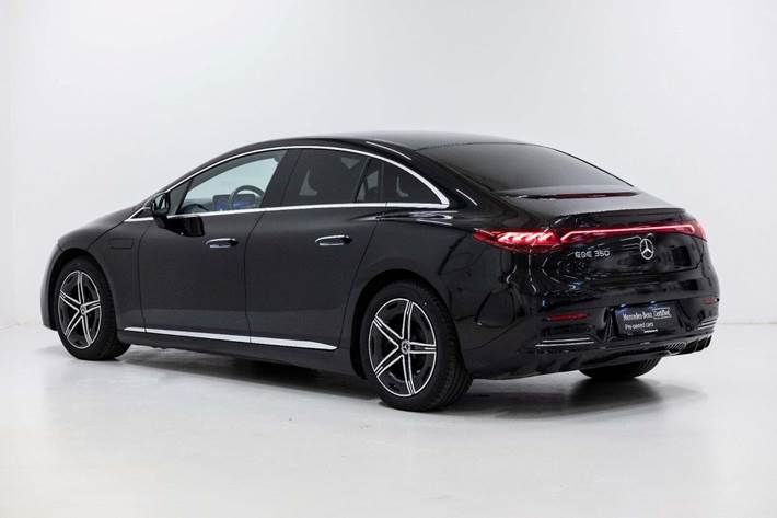 Sort Mercedes EQE350 fra 2024