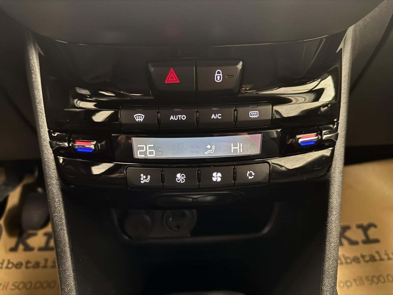 Blå Peugeot 208 fra 2018