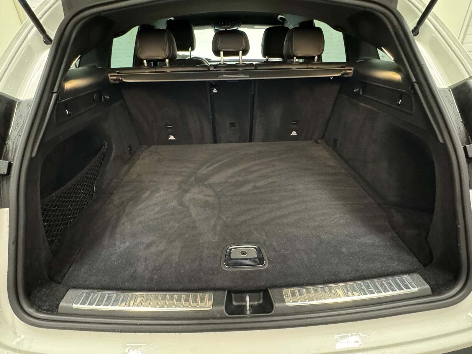 Hvid Mercedes EQC400 fra 2020