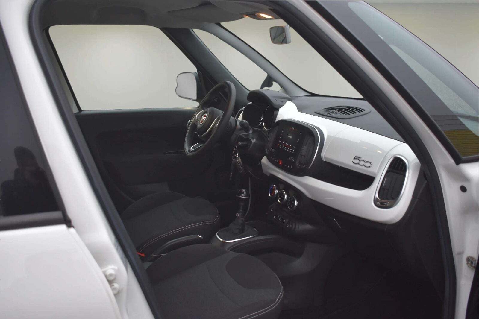 Hvid Fiat 500L fra 2018