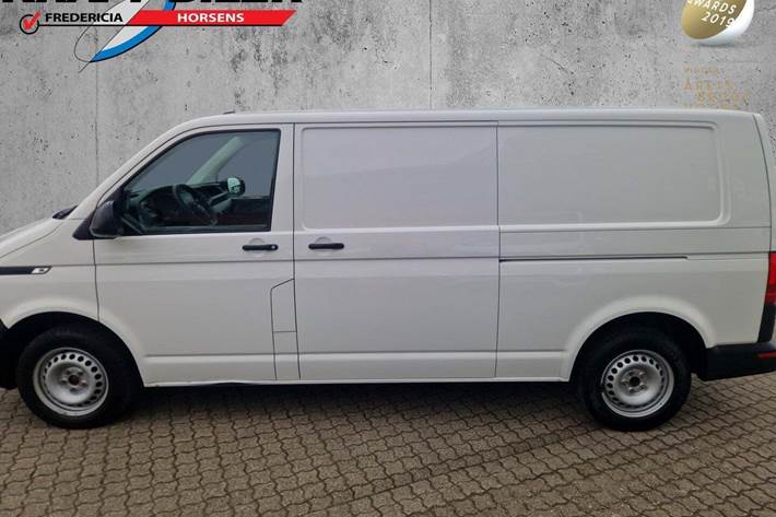Hvid VW Transporter fra 2020