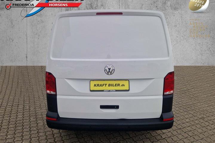 Hvid VW Transporter fra 2020