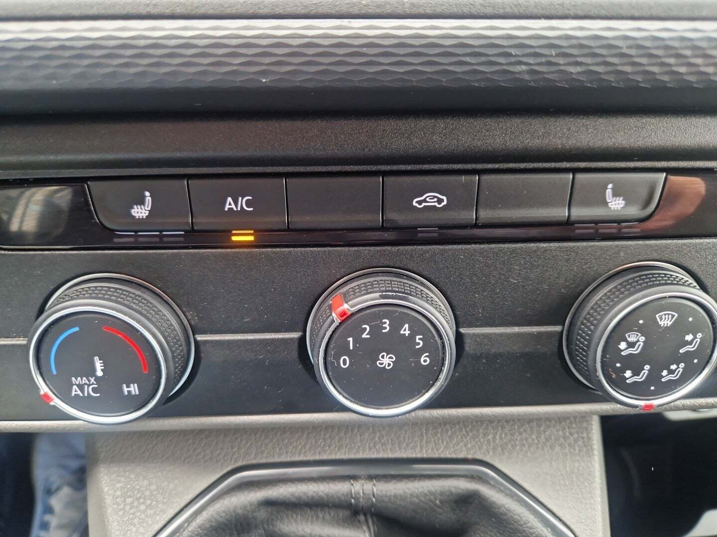 Hvid VW Transporter fra 2020