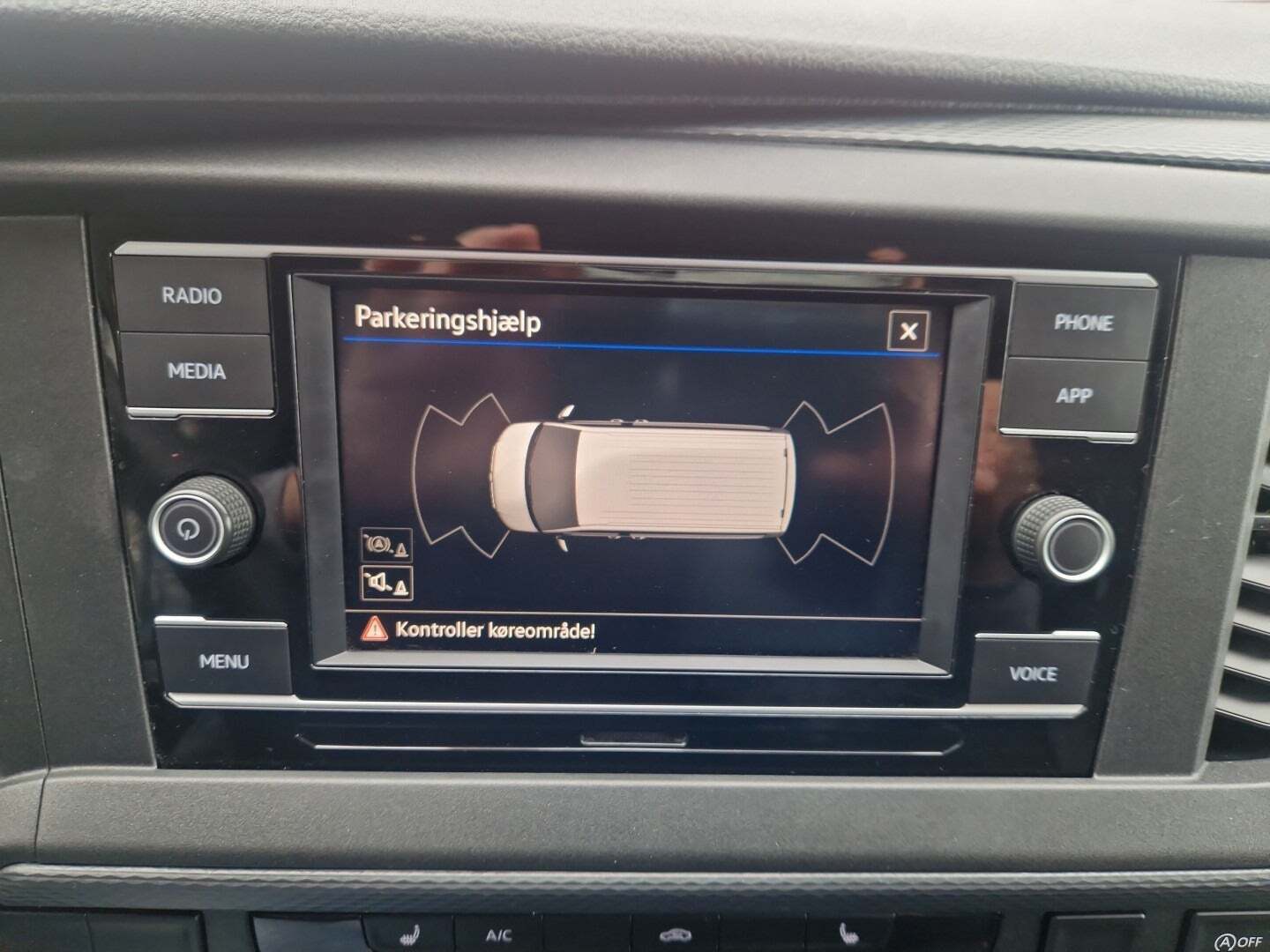 Hvid VW Transporter fra 2020