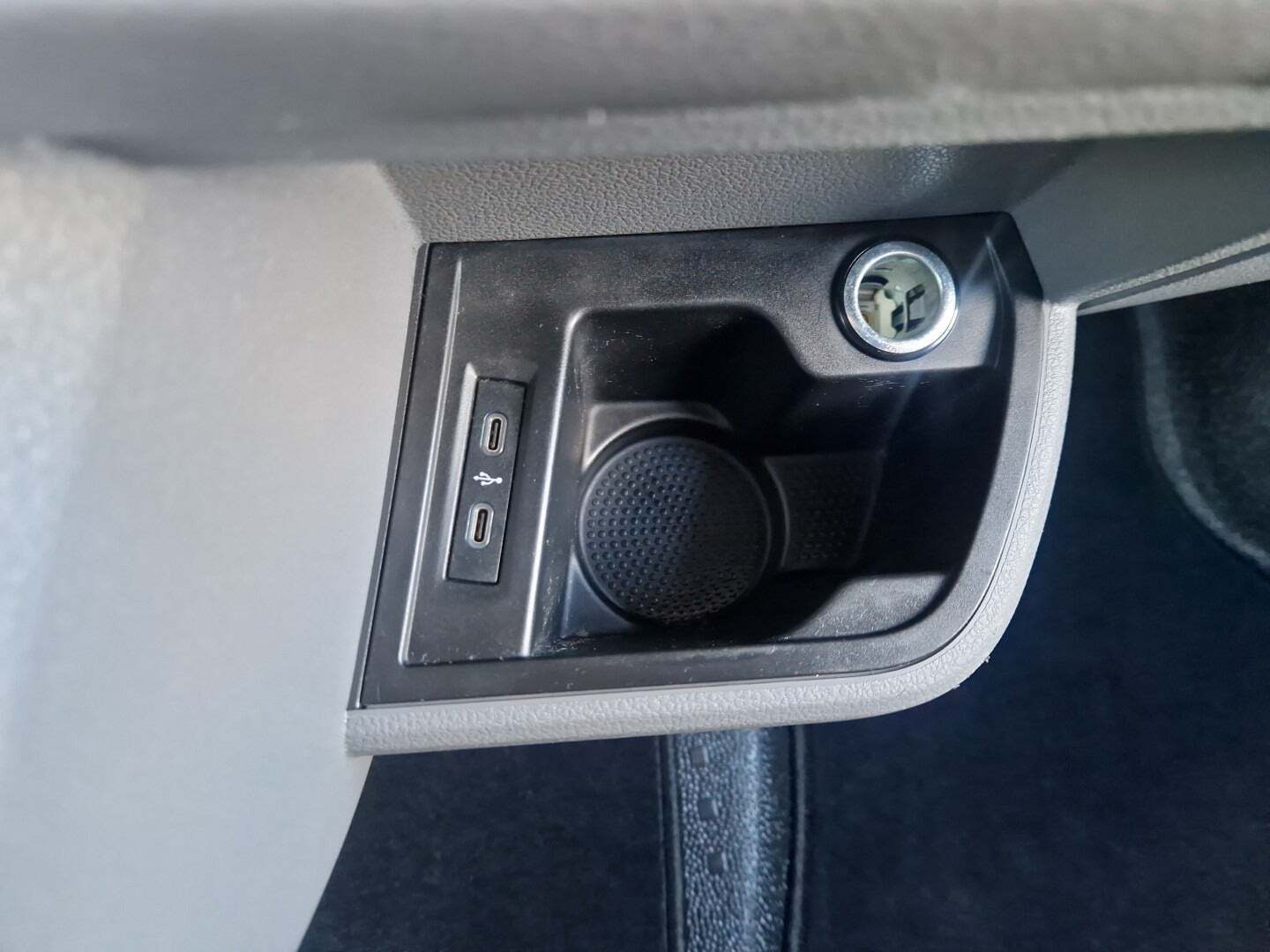 Hvid VW Transporter fra 2020