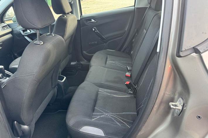 undefined Peugeot 208 fra 2014