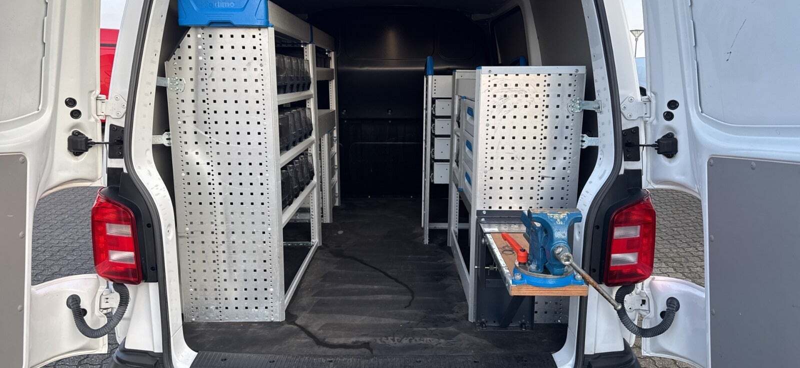 VW Transporter 2,0 TDi 114 Kassevogn kort BMT